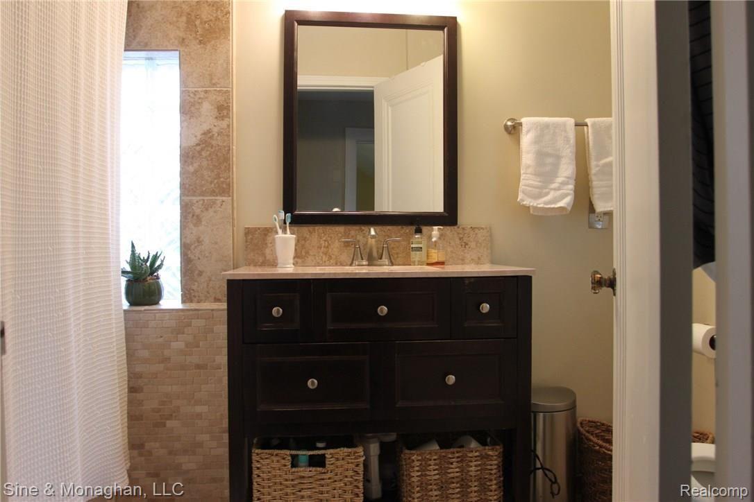 695 Rivard Boulevard Grosse Pointe, MI 48230 - Photo 18 of 23 IMG_4068.JPG