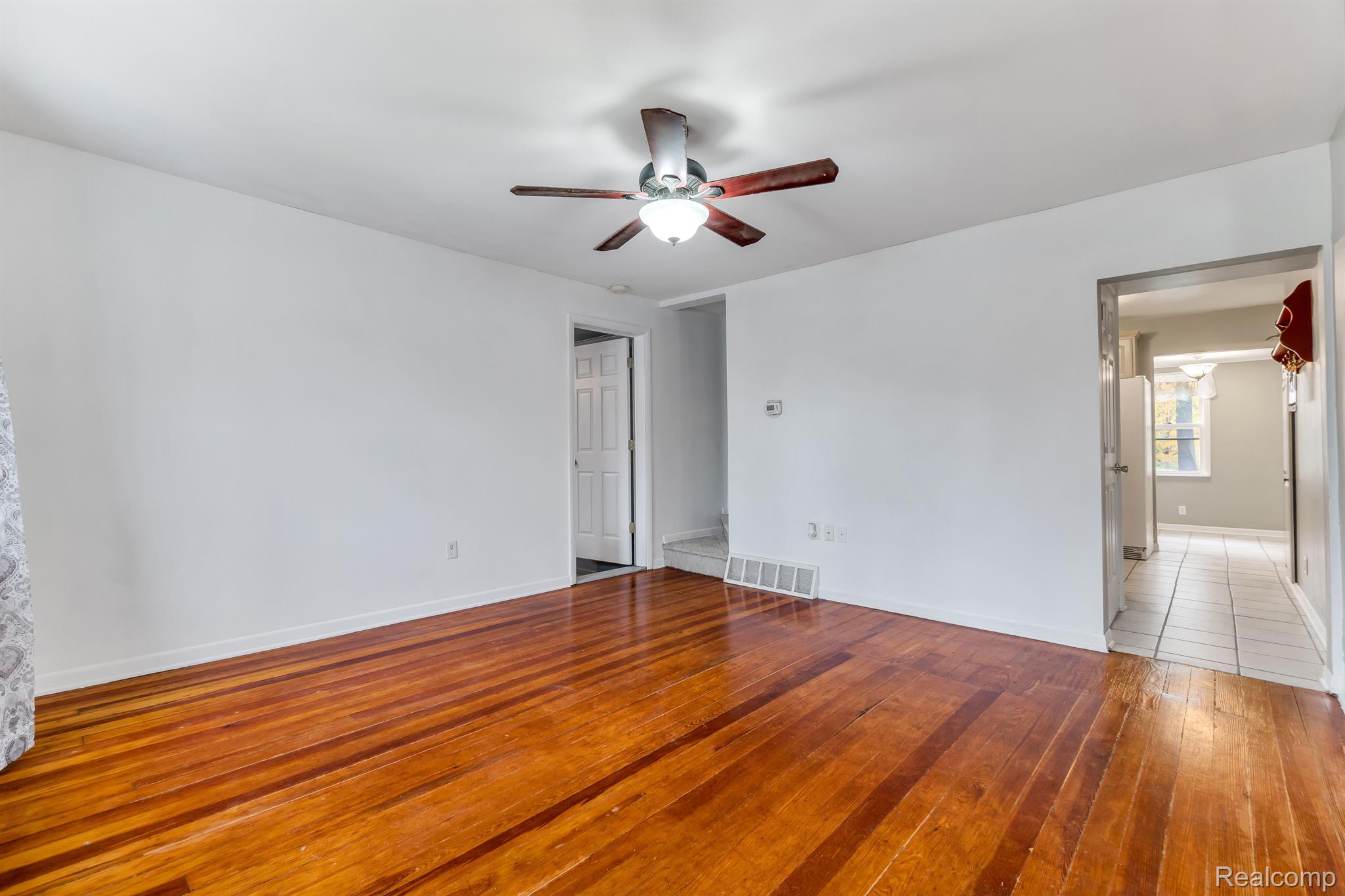 16068 Fish Lake Road Holly, MI 48442 - Photo 8 of 44 Living room