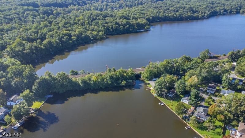 25 South Shore Road Denville, NJ 07834 - Photo 10 of 36 Gallery Image 10
