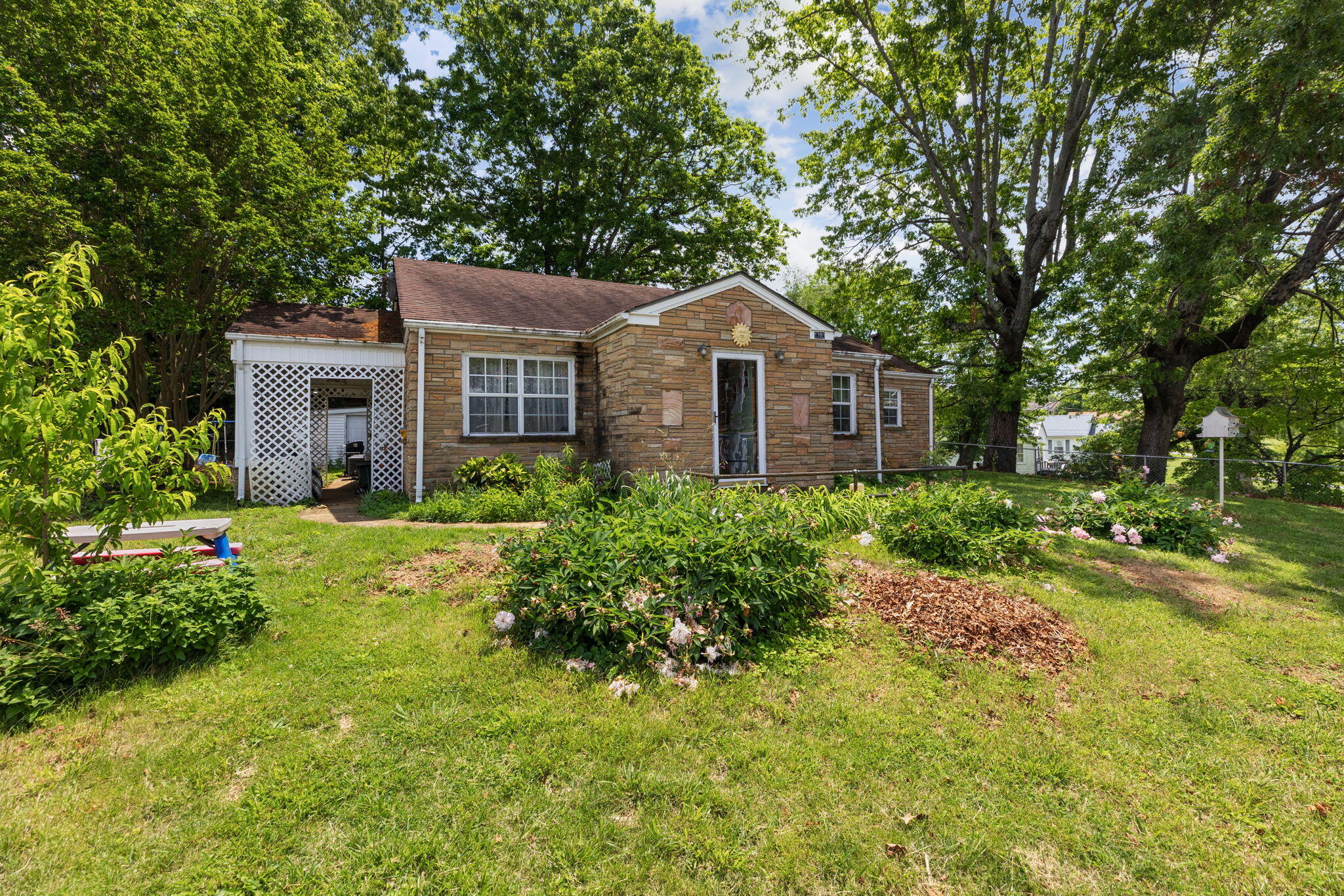 101 Hope Road Greeneville, TN 37745 - Photo 1 of 25 1-web-or-mls-217A0204a