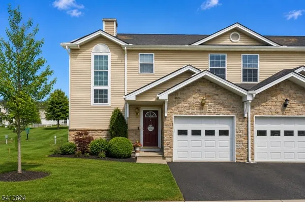 $446,500 | 1 Brookview Lane, Hamburg, NJ 07419