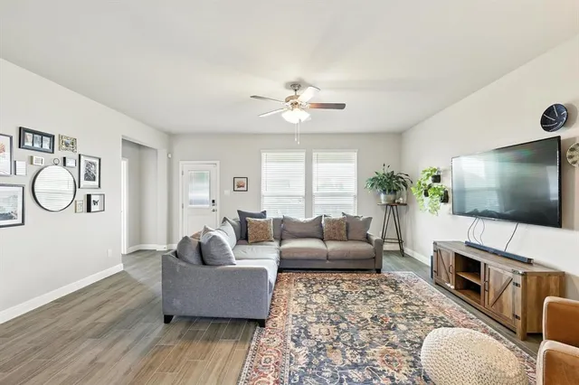 $419,900 | 505 Bighorn Pass, Denton, TX 76210