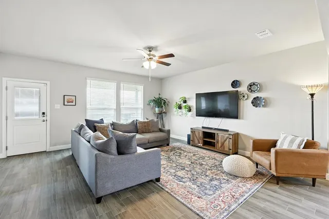 $419,900 | 505 Bighorn Pass, Denton, TX 76210