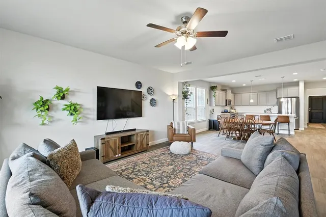 $419,900 | 505 Bighorn Pass, Denton, TX 76210