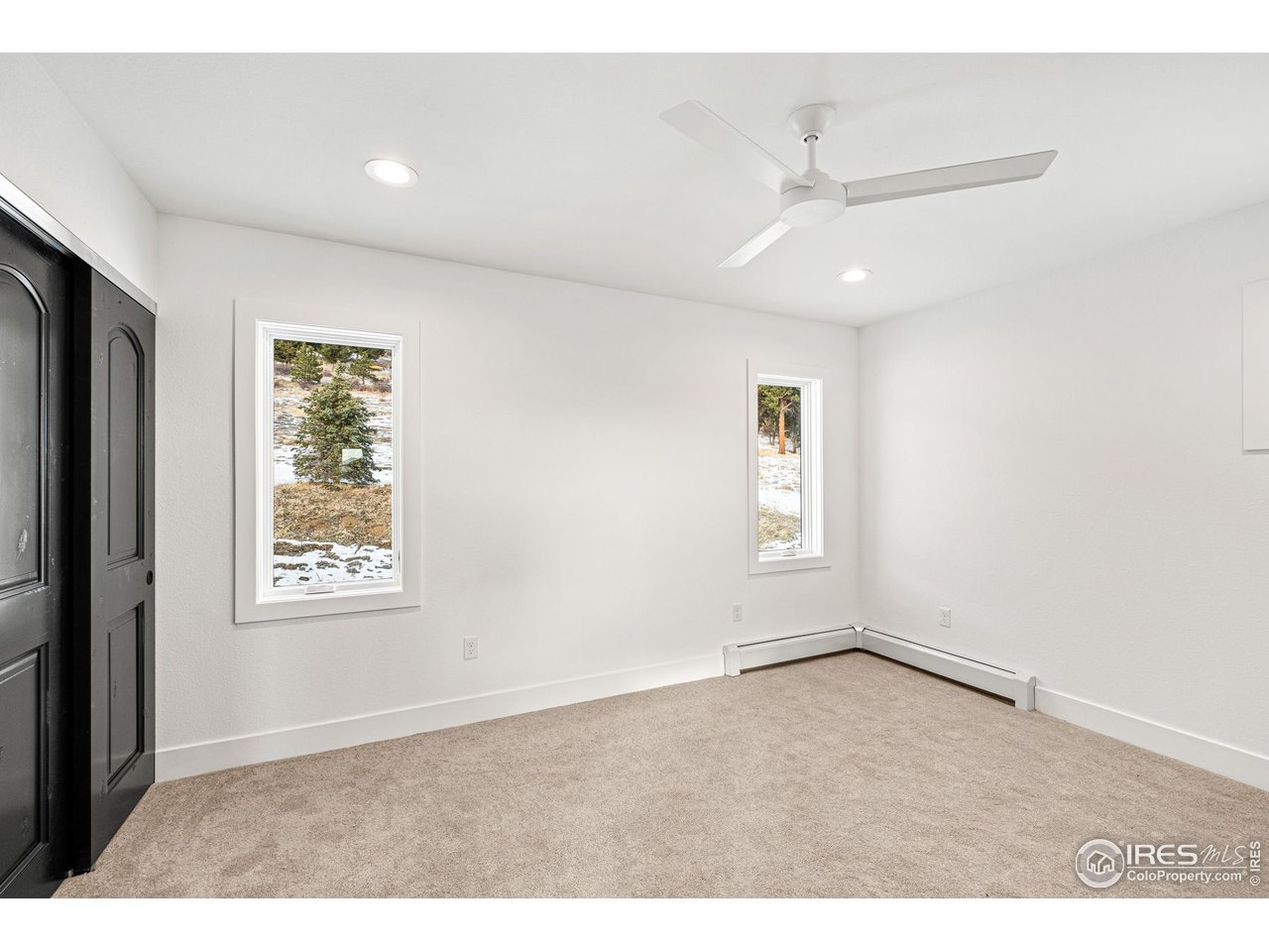 4872 Sugarloaf Road Boulder, CO 80302 - Photo 21 of 40 an empty room with windows and closet