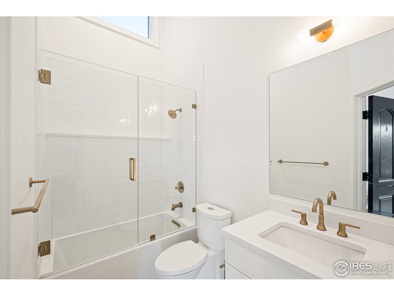 4872 Sugarloaf Road Boulder, CO 80302 - Photo 29 of 40 a bathroom with a sink a toilet and shower