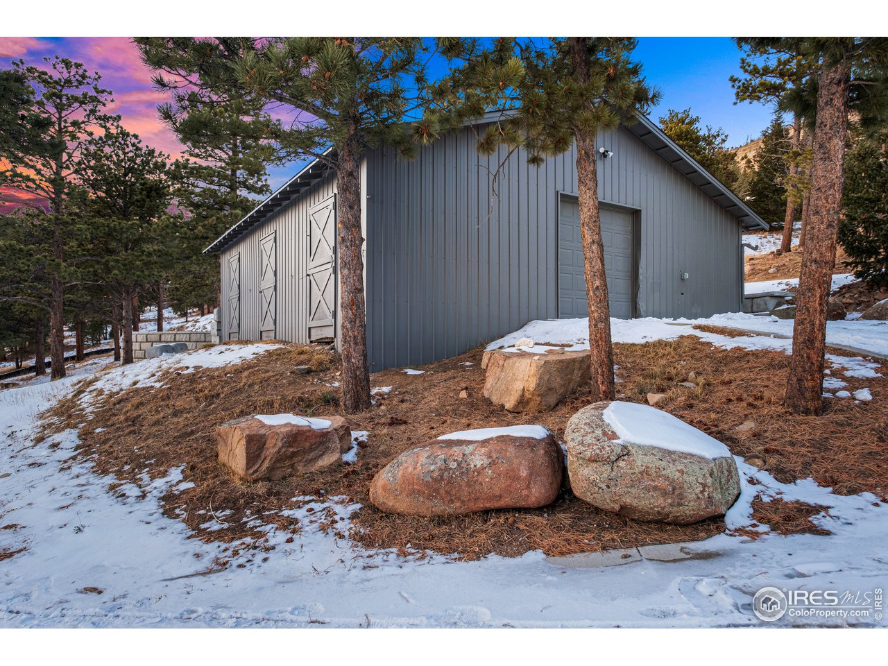 4872 Sugarloaf Road Boulder, CO 80302 - Photo 35 of 40 a backyard of a house with table and chairs
