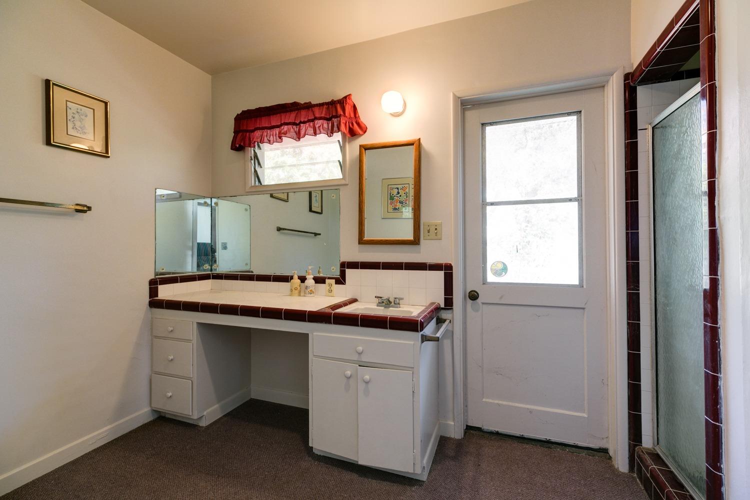 516 Palomar Road Ojai, CA 93023 - Photo 29 of 45 a bathroom with a sink and a mirror