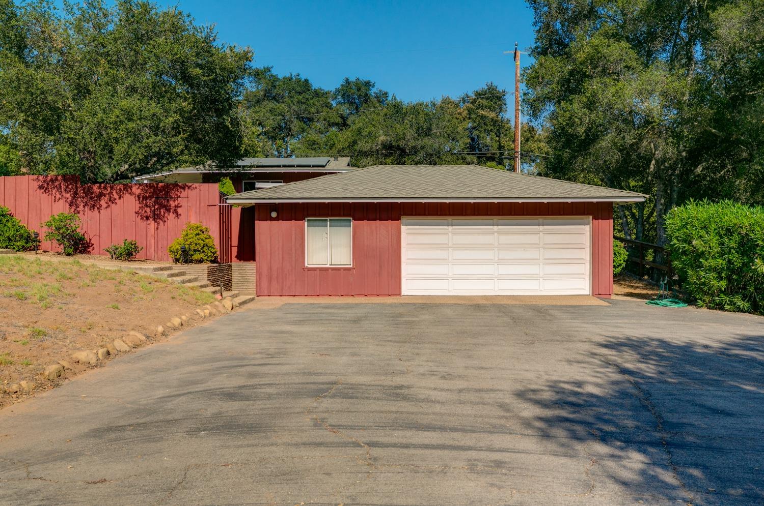 516 Palomar Road Ojai, CA 93023 - Photo 45 of 45 a front view of a house with a yard