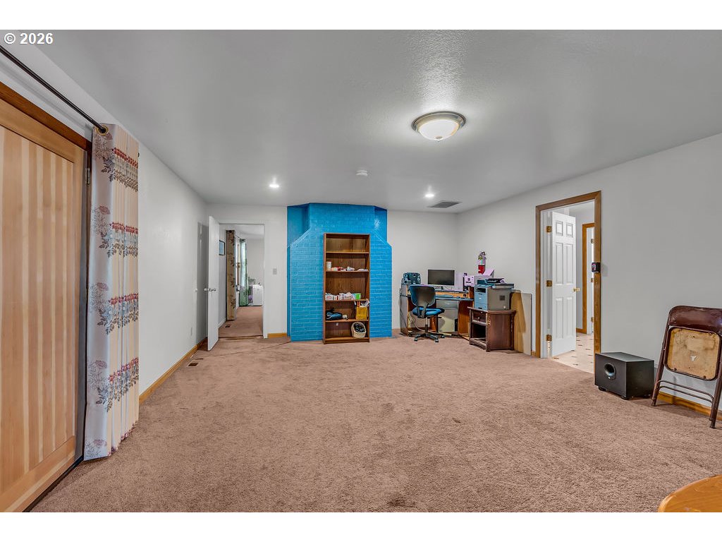 6637 Rochester Street Northeast Salem, OR 97305 - Photo 33 of 47