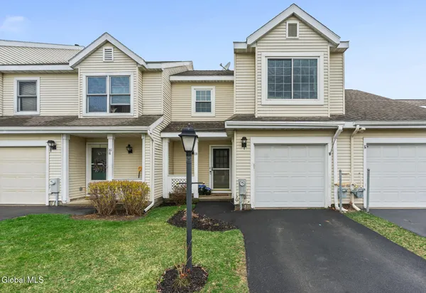 $299,000 | 18 Justine Court, Rensselaer, NY 12144