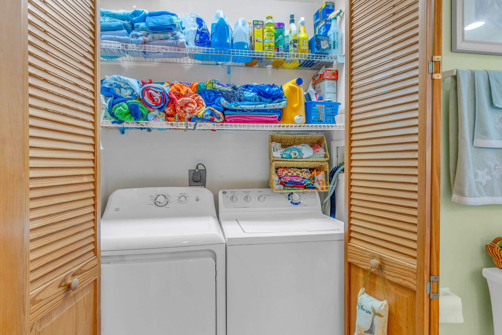 28560 Doubloon Road Summerland Key, FL 33042 - Photo 23 of 52 a utility room with dryer and washer