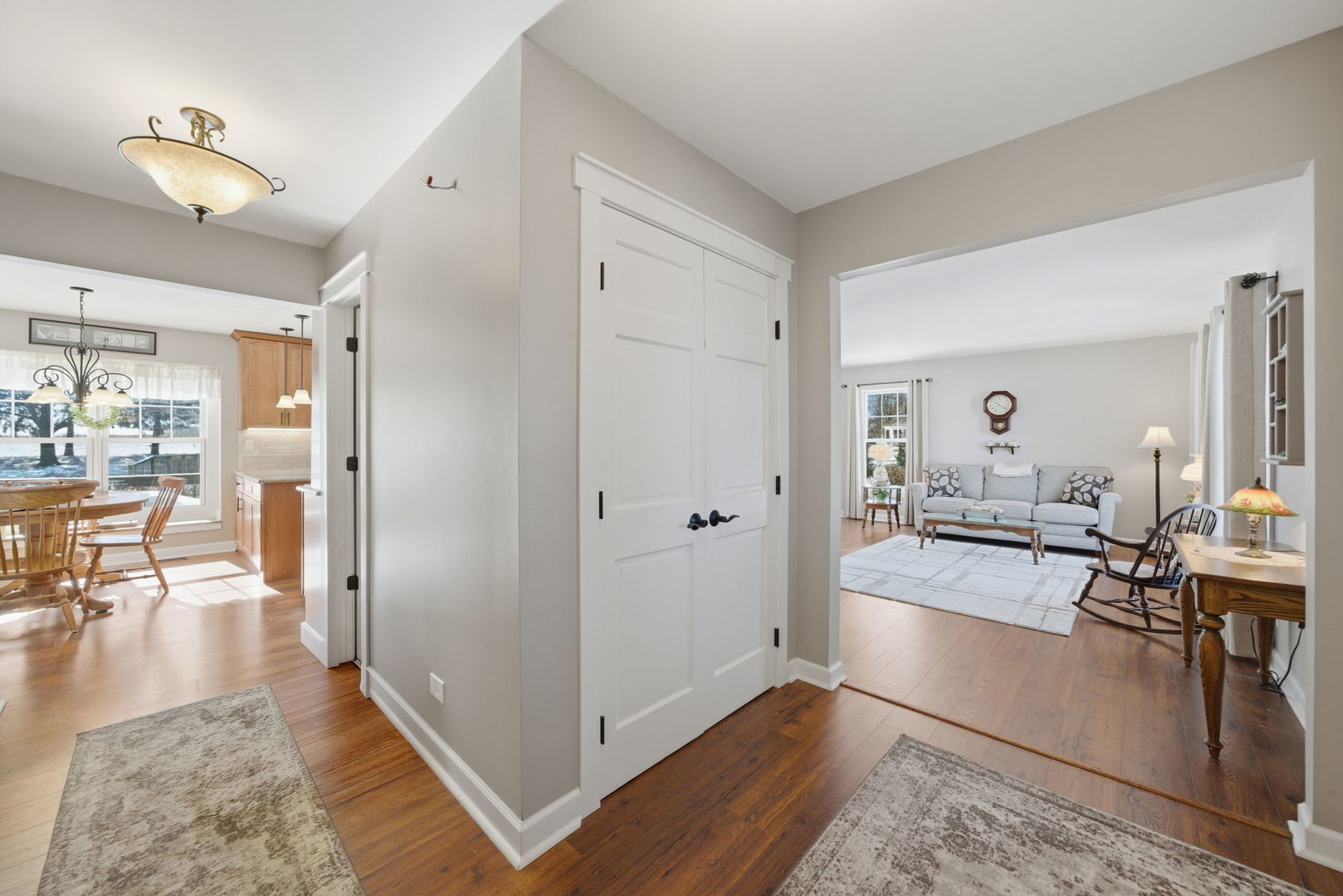 11N215 Capulet Circle Elgin, IL 60124 - Photo 3 of 27