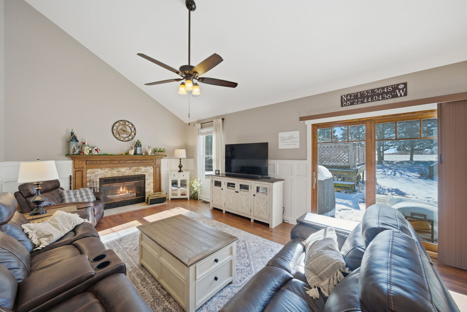 11N215 Capulet Circle Elgin, IL 60124 - Photo 4 of 27