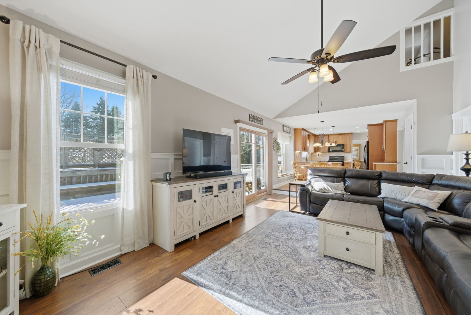 11N215 Capulet Circle Elgin, IL 60124 - Photo 5 of 27