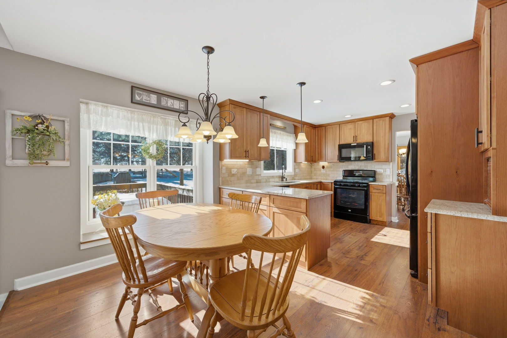 11N215 Capulet Circle Elgin, IL 60124 - Photo 9 of 27