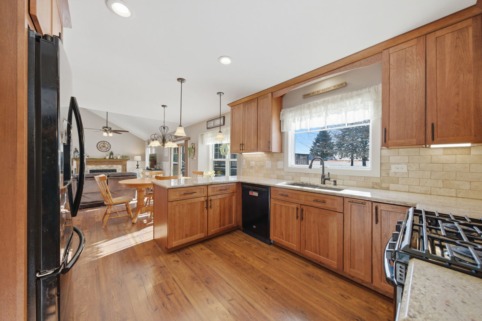 11N215 Capulet Circle Elgin, IL 60124 - Photo 10 of 27