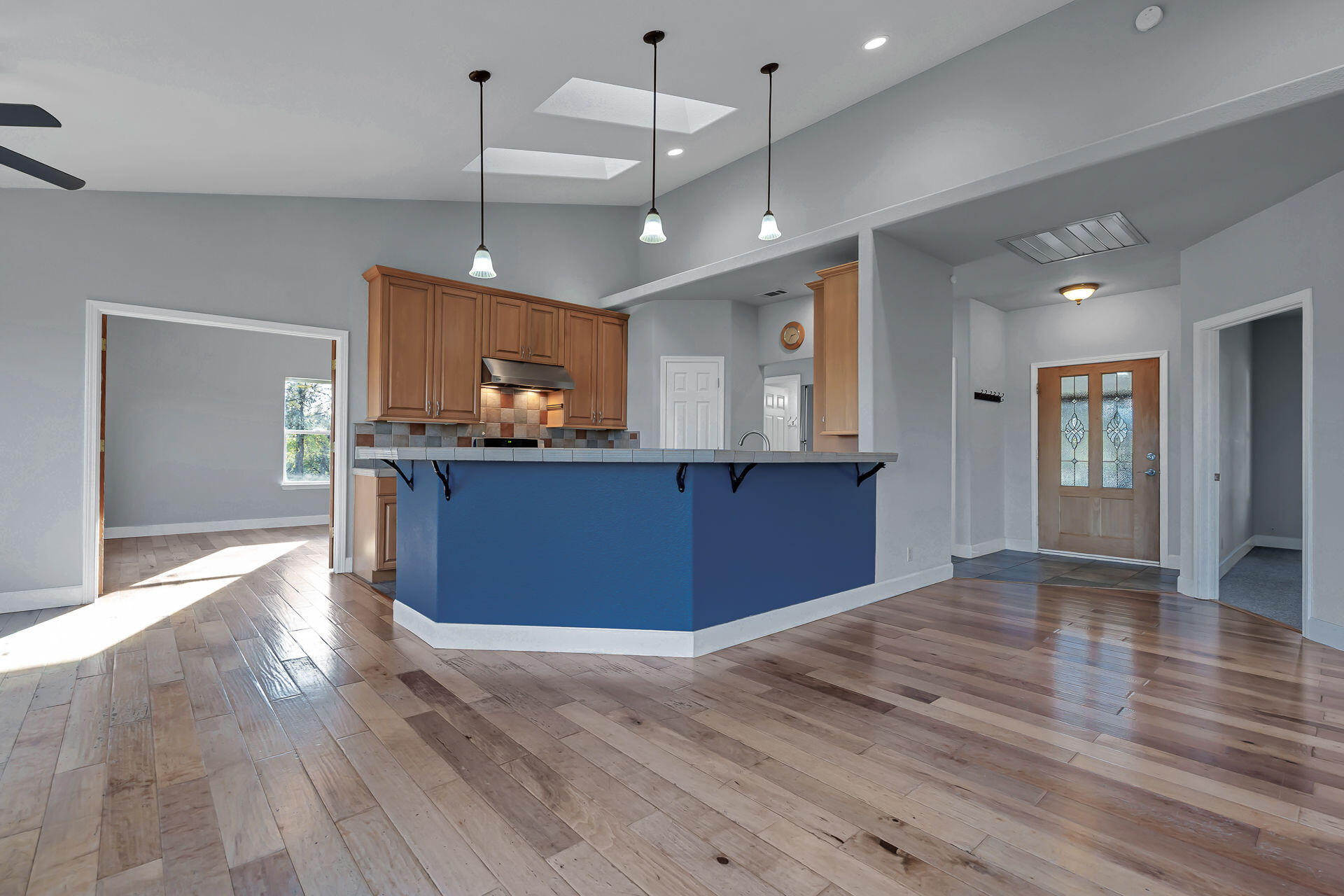13303 Intermountain Road Redding, CA 96003 - Photo 13 of 35 Kitchen/Living Room