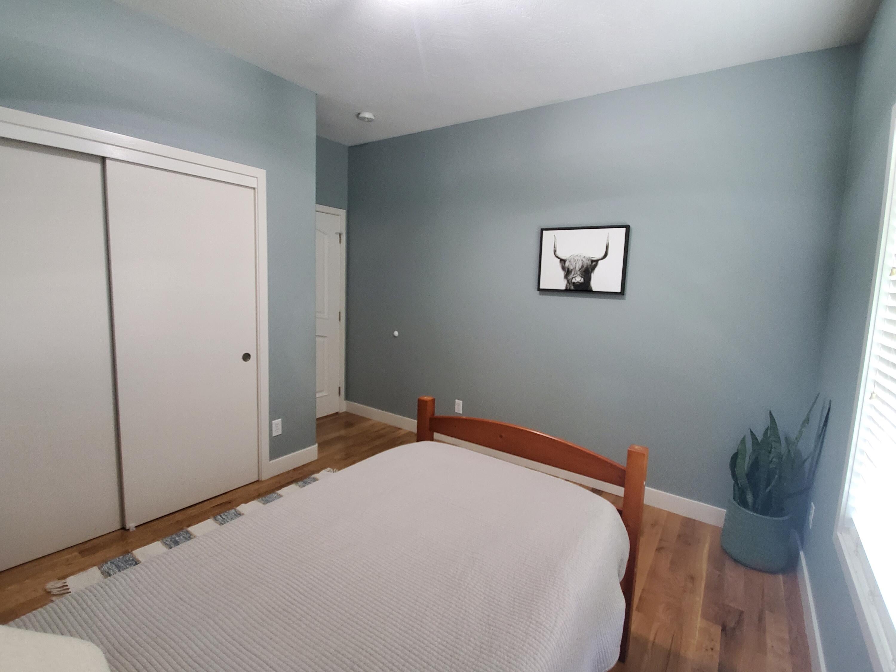 863 South Haskell Street Central Point, OR 97502 - Photo 26 of 38 Guest Bedroom