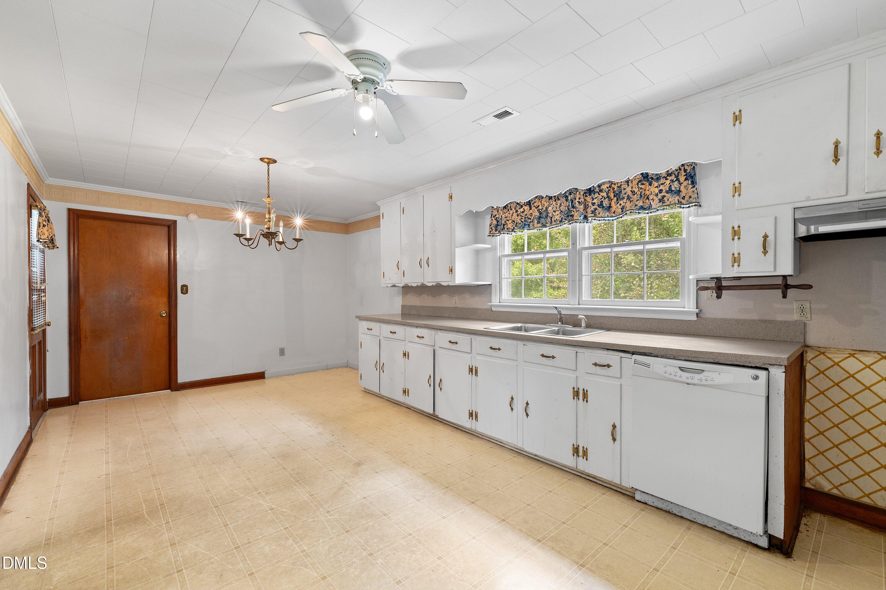 647 Mallard Road Smithfield, NC 27577 - Photo 23 of 33 Kitchen