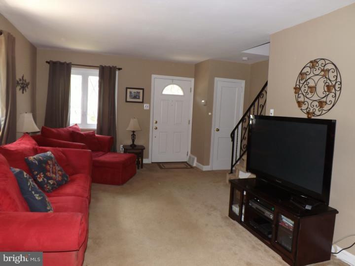 111 West Garrison Road Brookhaven, PA 19015 - Photo 7 of 19 Living Room