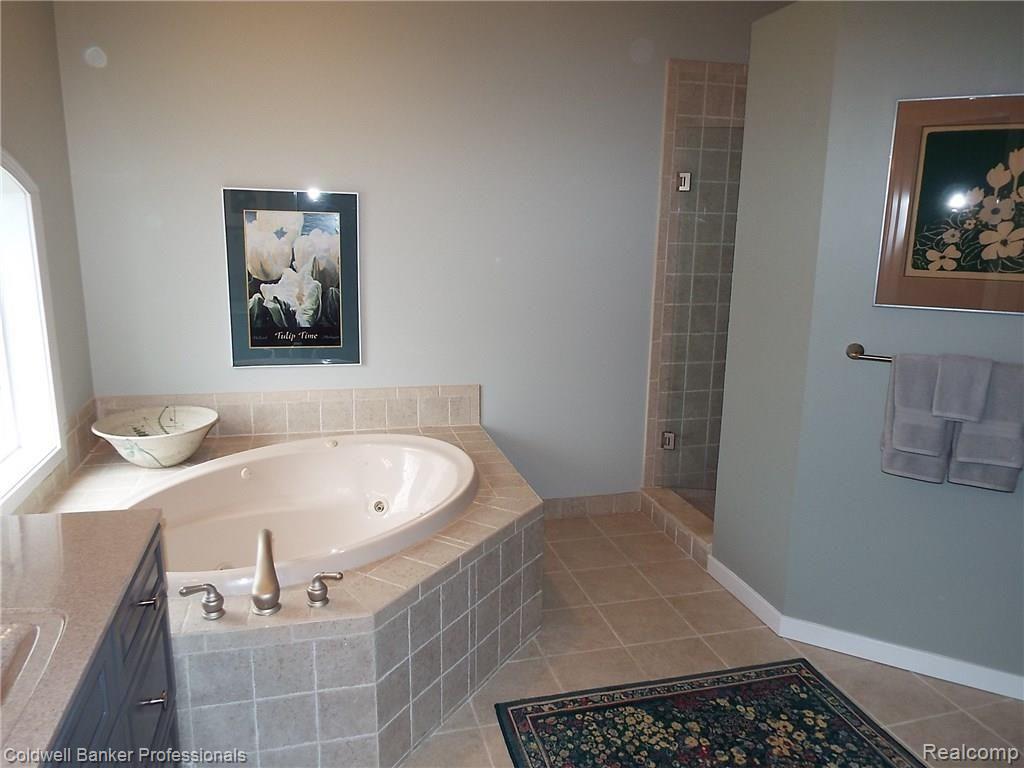 3379 Pleasant Valley Road Brighton, MI 48114 - Photo 20 of 34 PLEASANT VALLEY 3379 (11).JPG