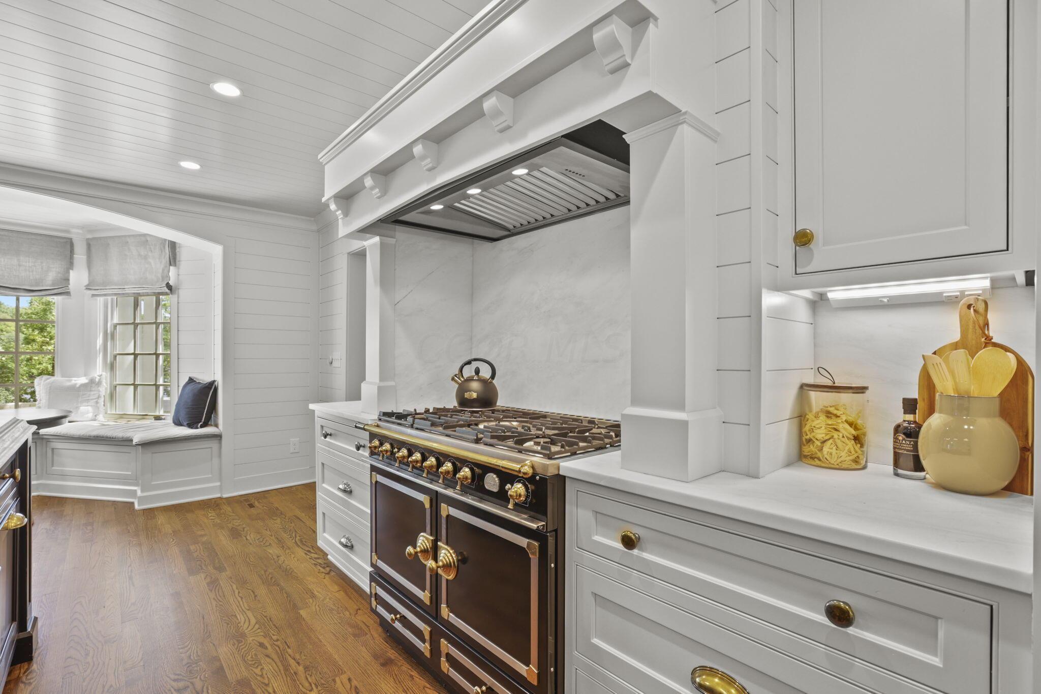 4388 Dublin Road Columbus, OH 43221 - Photo 28 of 101 La Cornue luxury range