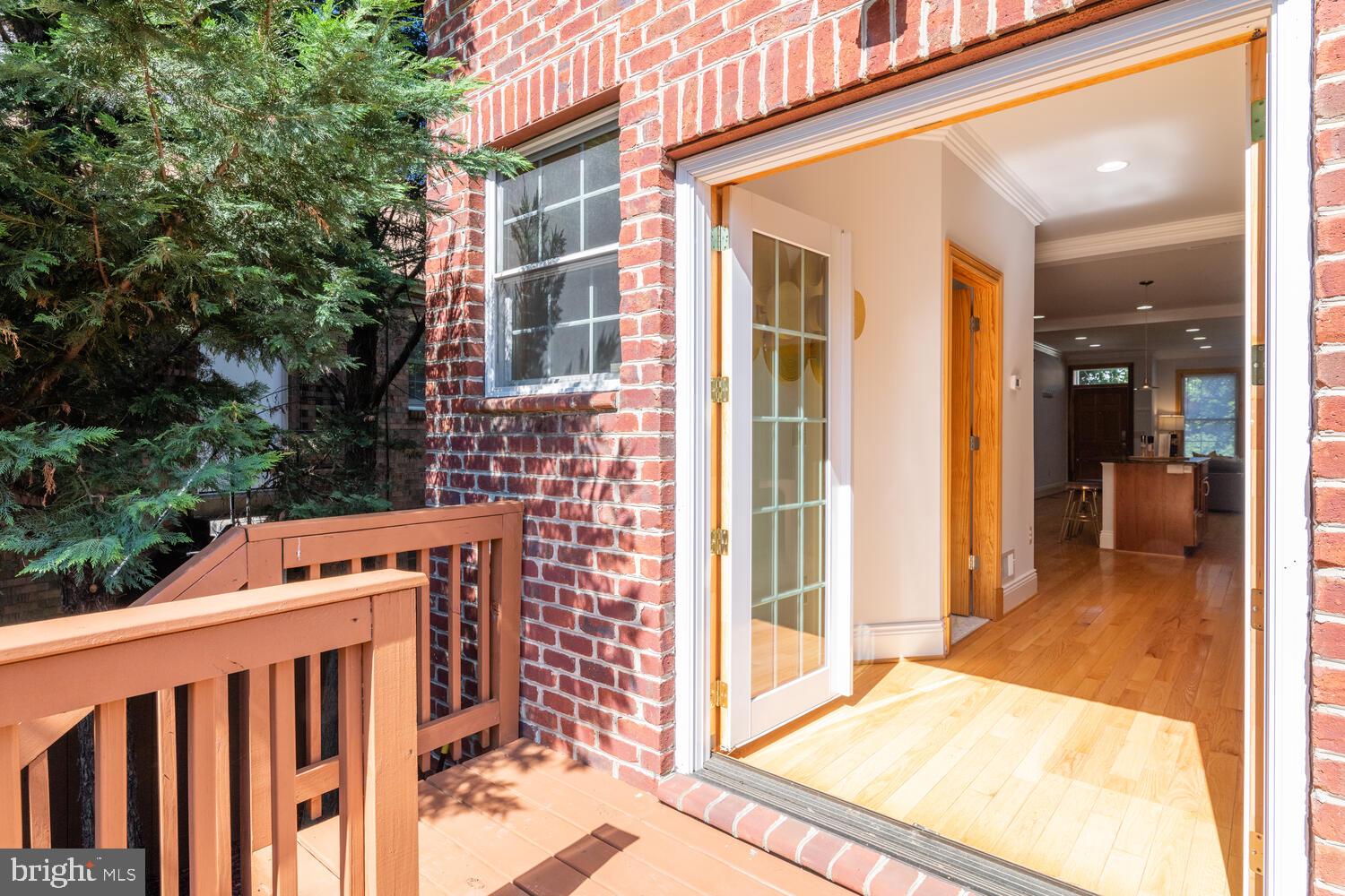 3 Sunset Drive Alexandria, VA 22301 - Photo 18 of 50 Deck into Dining Area