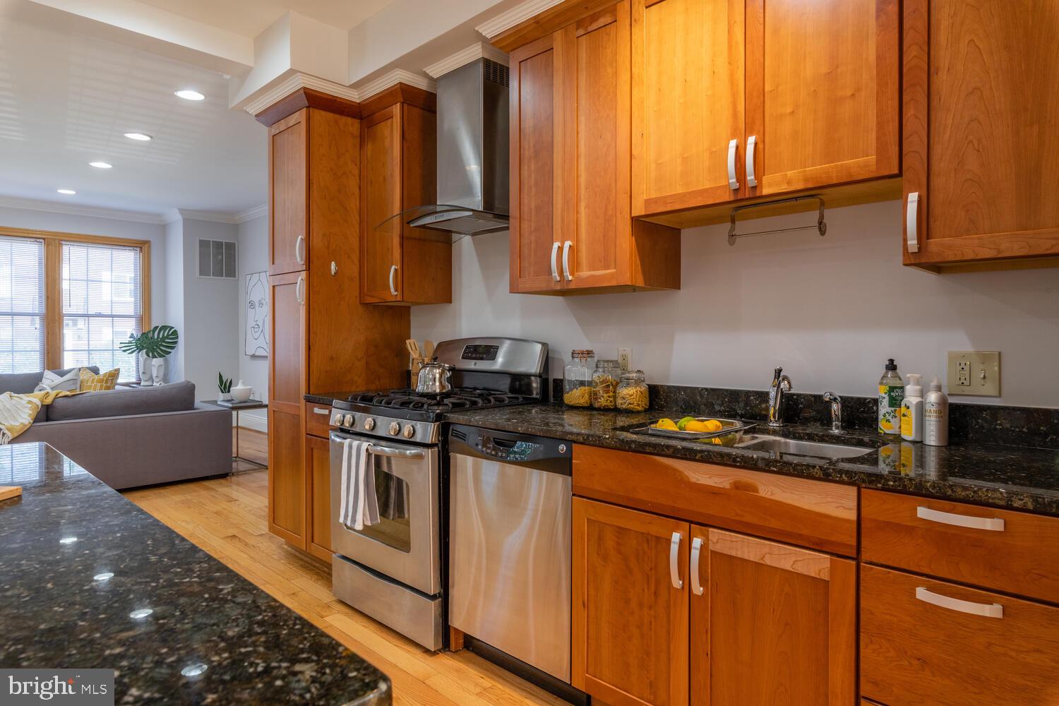 3 Sunset Drive Alexandria, VA 22301 - Photo 9 of 50 Kitchen