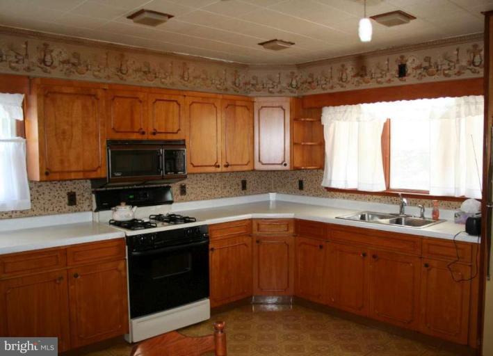 1257 Willow Road Dundalk, MD 21222 - Photo 4 of 10 Kitchen