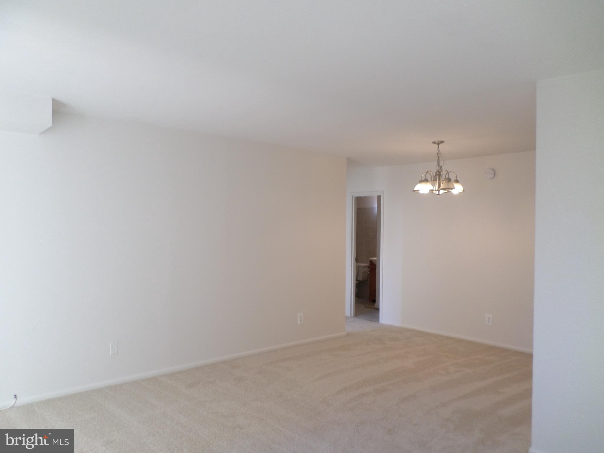 9900 Georgia Avenue, Unit 27707 Silver Spring, MD 20902 - Photo 20 of 29 Living-Room