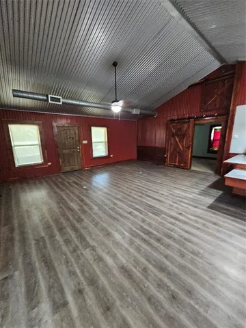 a view of a livingroom with furniture