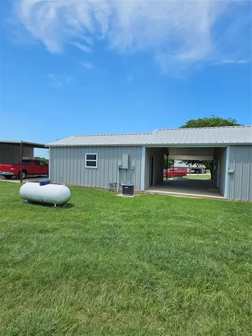 a view of a house with a backyard