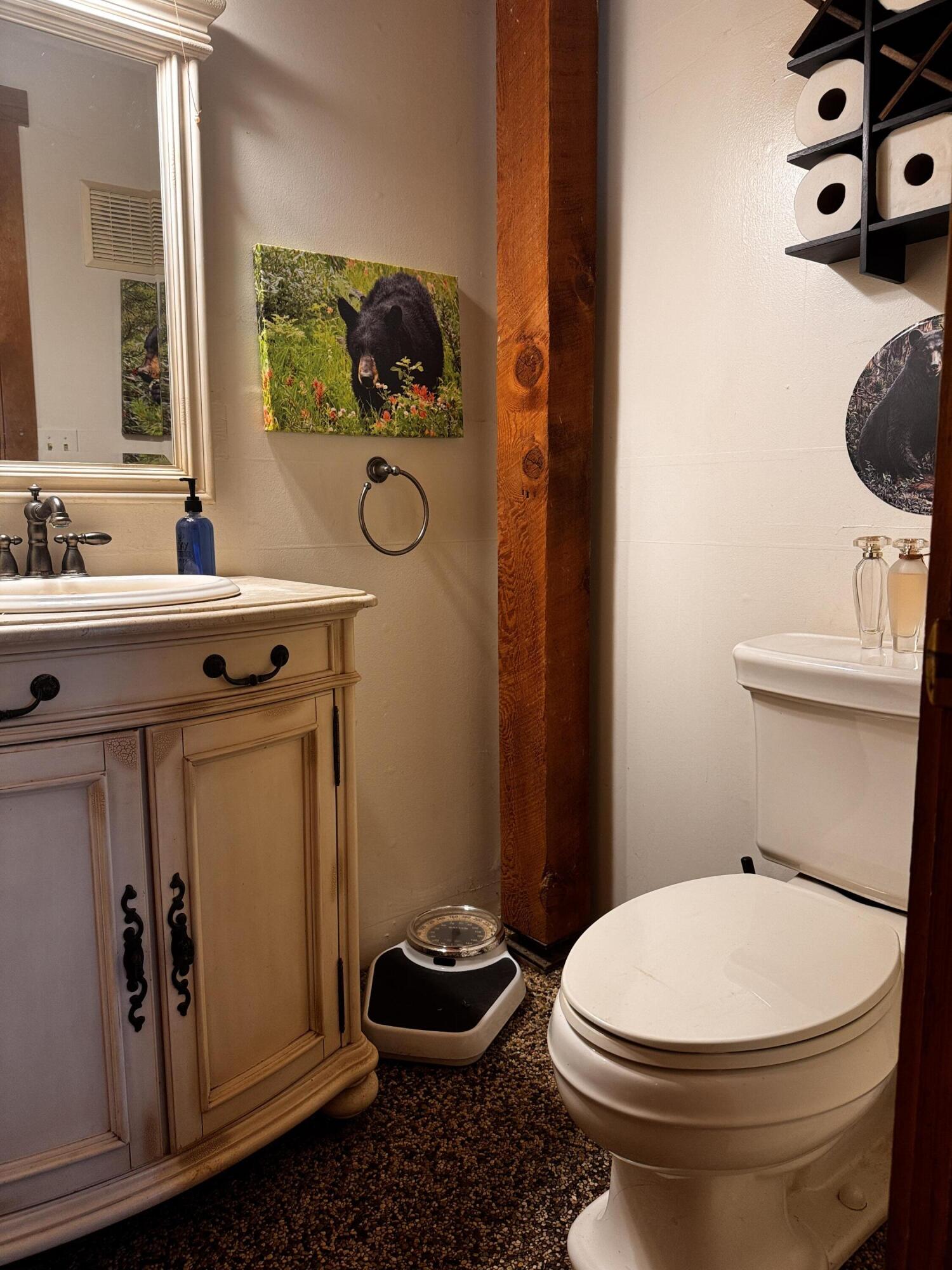 30723 Hamilton Drive Exeter, CA 93221 - Photo 20 of 85 a bathroom with a toilet and a mirror