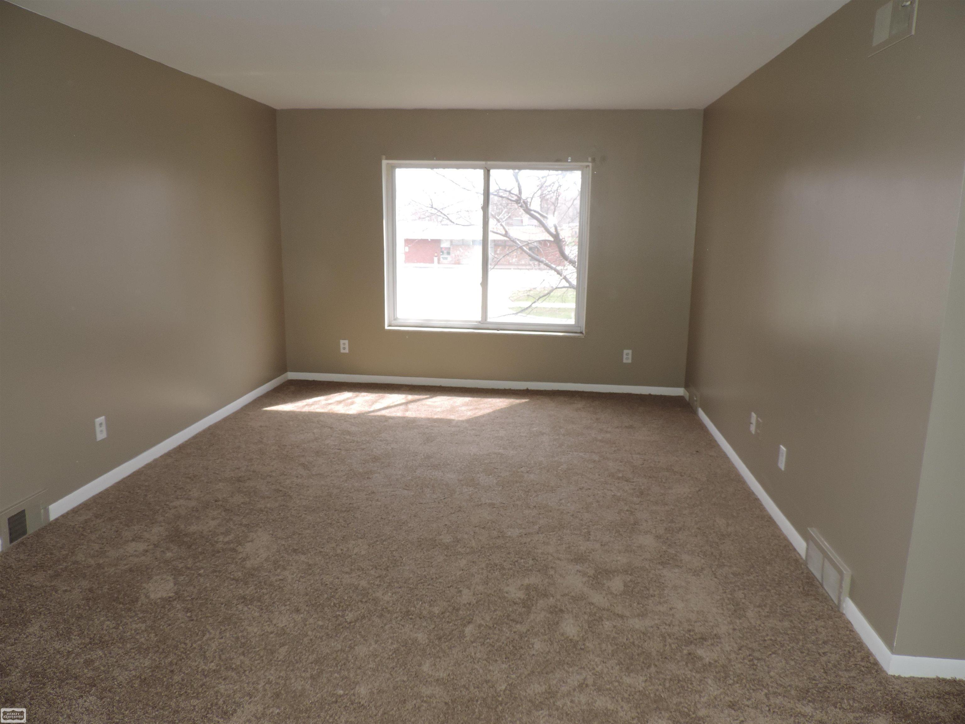31801 Kelly Road Fraser, MI 48026 - Photo 7 of 11