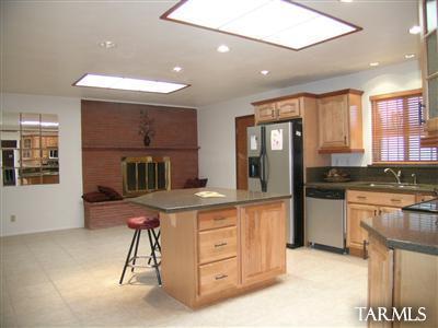 6967 East River Road Tucson, AZ 85750 - Photo 2 of 10