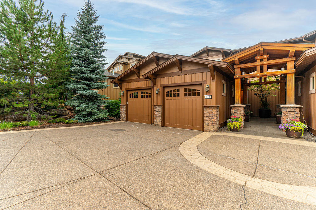 913 Southwest Vantage Point Way Bend, OR 97702 - Photo 1 of 59 RileyVisuals-1