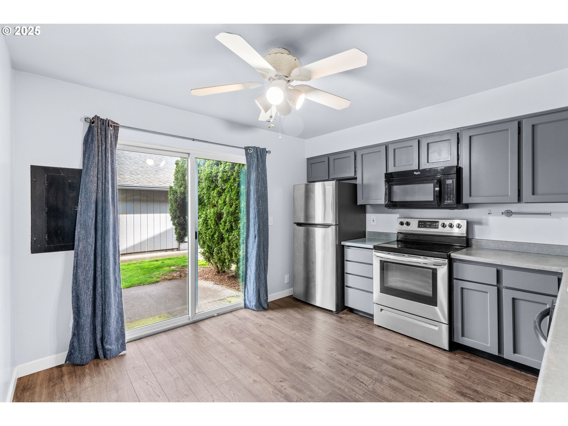5304 Northeast 84th Loop, Unit 16 Vancouver, WA 98662 - Photo 6 of 18 Kitchen/Dining Room