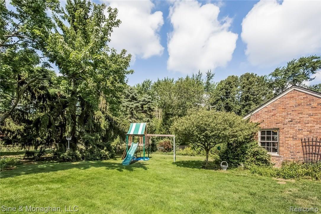 1027 Audubon Road Grosse Pointe, MI 48230 - Photo 48 of 51 050-Side_View-3063727-medium.jpg