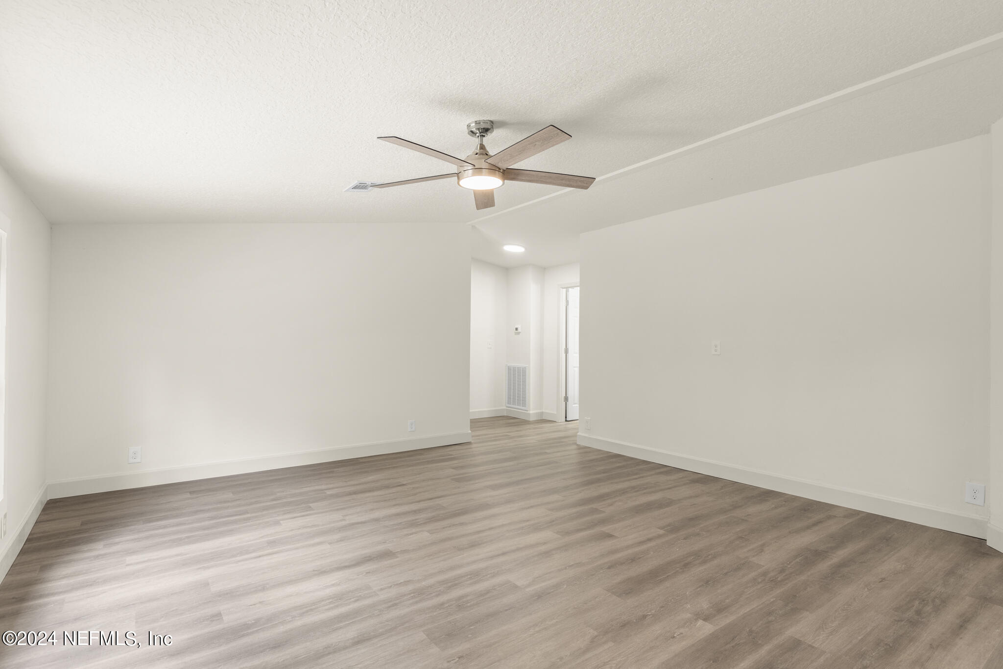 135 Sand Lake Road Interlachen, FL 32148 - Photo 9 of 53 135 Sand Lakes Dr-003-07192024