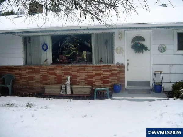 $413,000 | 854 Southwest Swift Avenue, Mill City, OR 97360