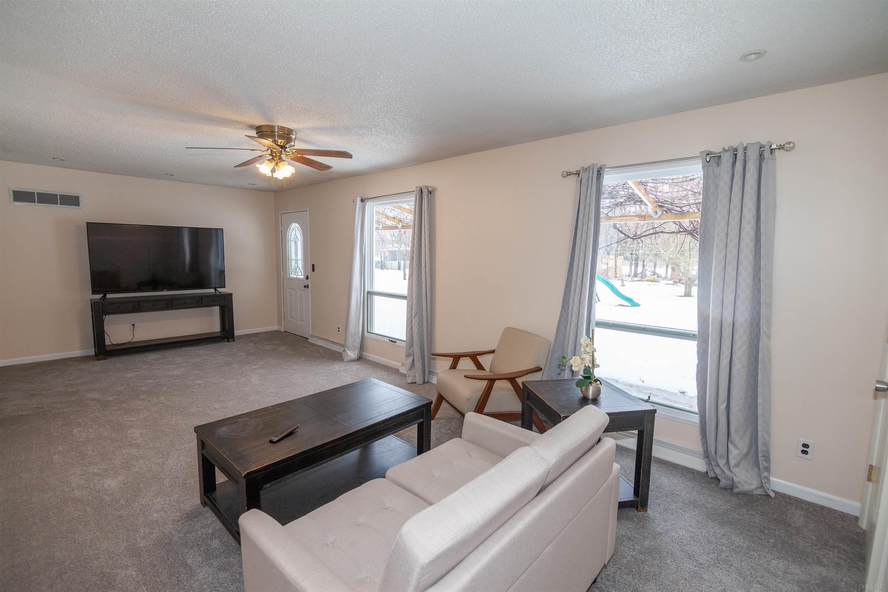 4607 South Country Club Road Warsaw, IN 46580 - Photo 3 of 28