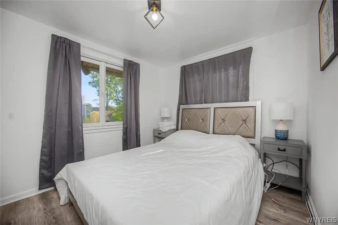 9326 Rivershore Drive Niagara Falls, NY 14304 - Photo 20 of 33 2nd floor bedroom