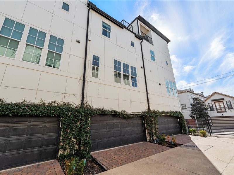 2605 Maxroy Street Houston, TX 77007 - Photo 10 of 36