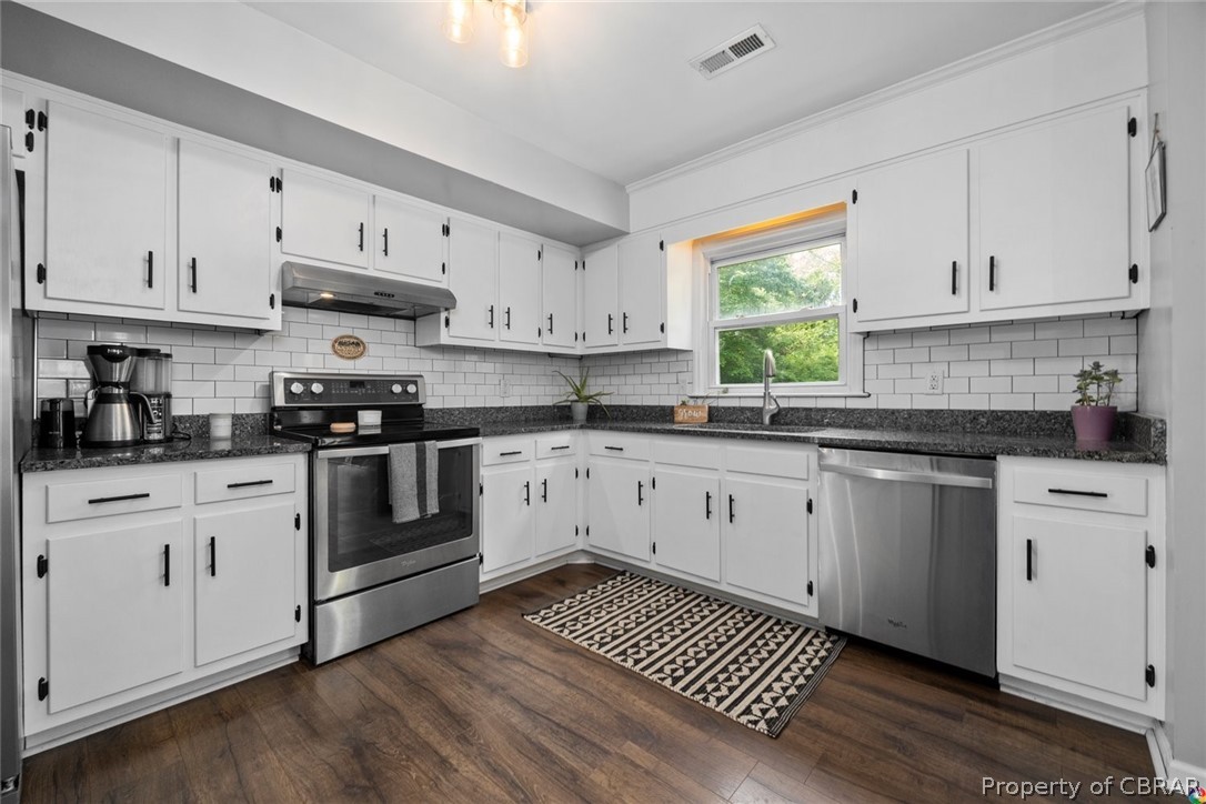 1698 Shane Road Gloucester Point, VA 23062 - Photo 6 of 47 Gallery Image 6