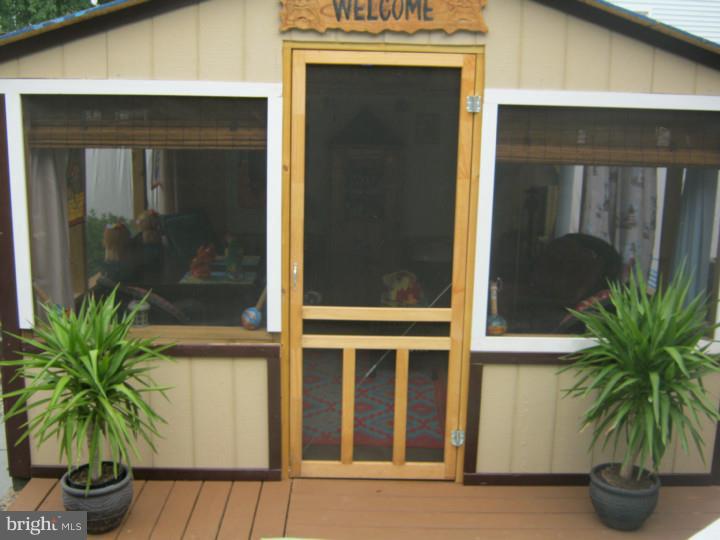 303 Deerfield Road Newark, DE 19713 - Photo 15 of 24 Enclosed Porch