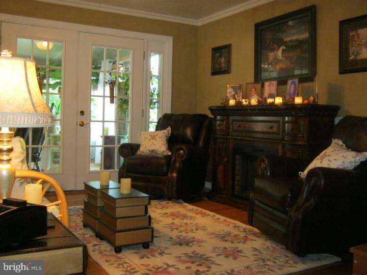 303 Deerfield Road Newark, DE 19713 - Photo 4 of 24 Living Room