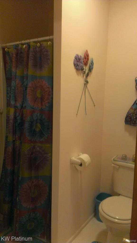 7230 Harrington Road Lexington, MI 48450 - Photo 39 of 46 bth 3 ensuite with shower.jpg