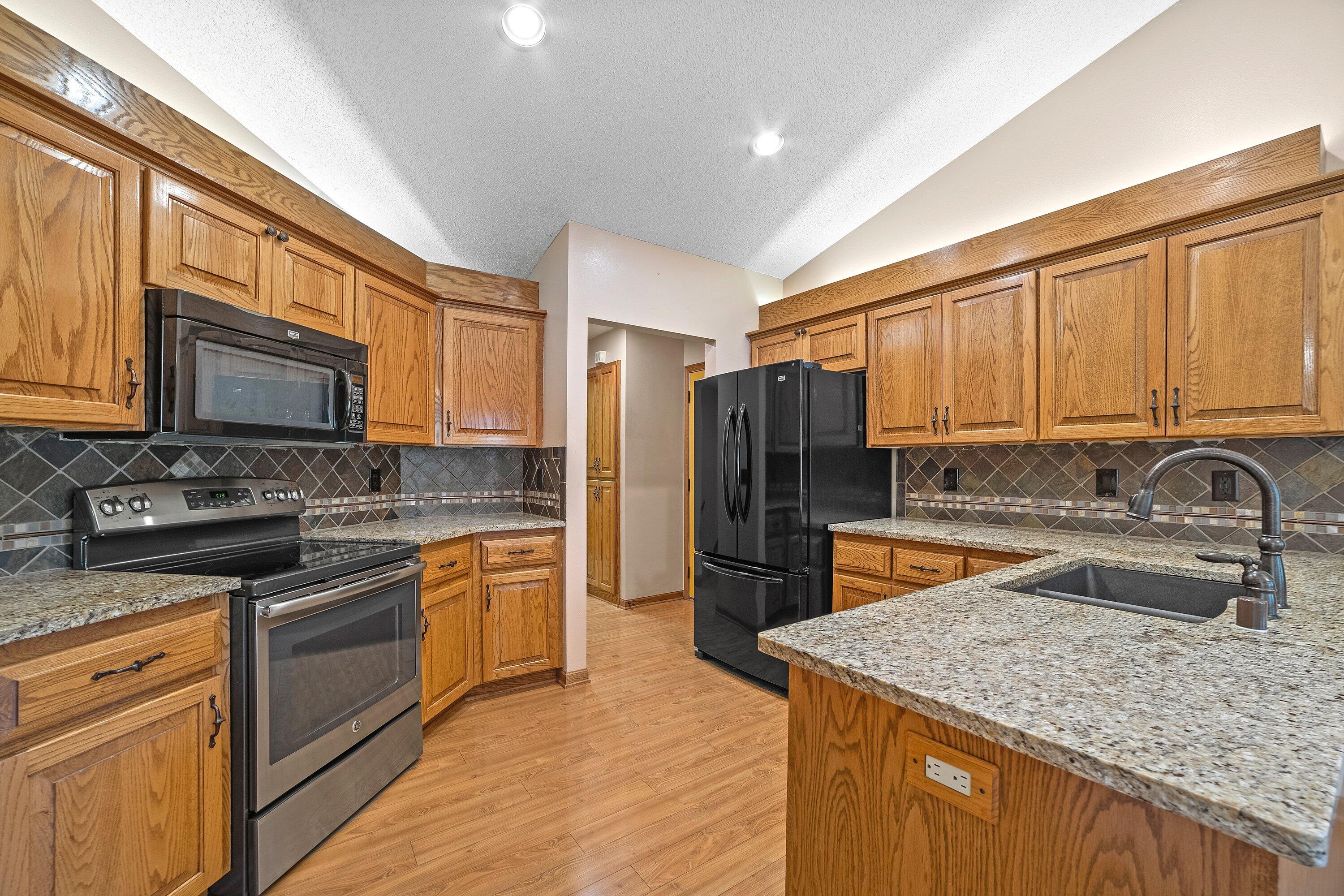 613 Bayview Road Mukwonago, WI 53149 - Photo 23 of 58 Beautiful Kitchen