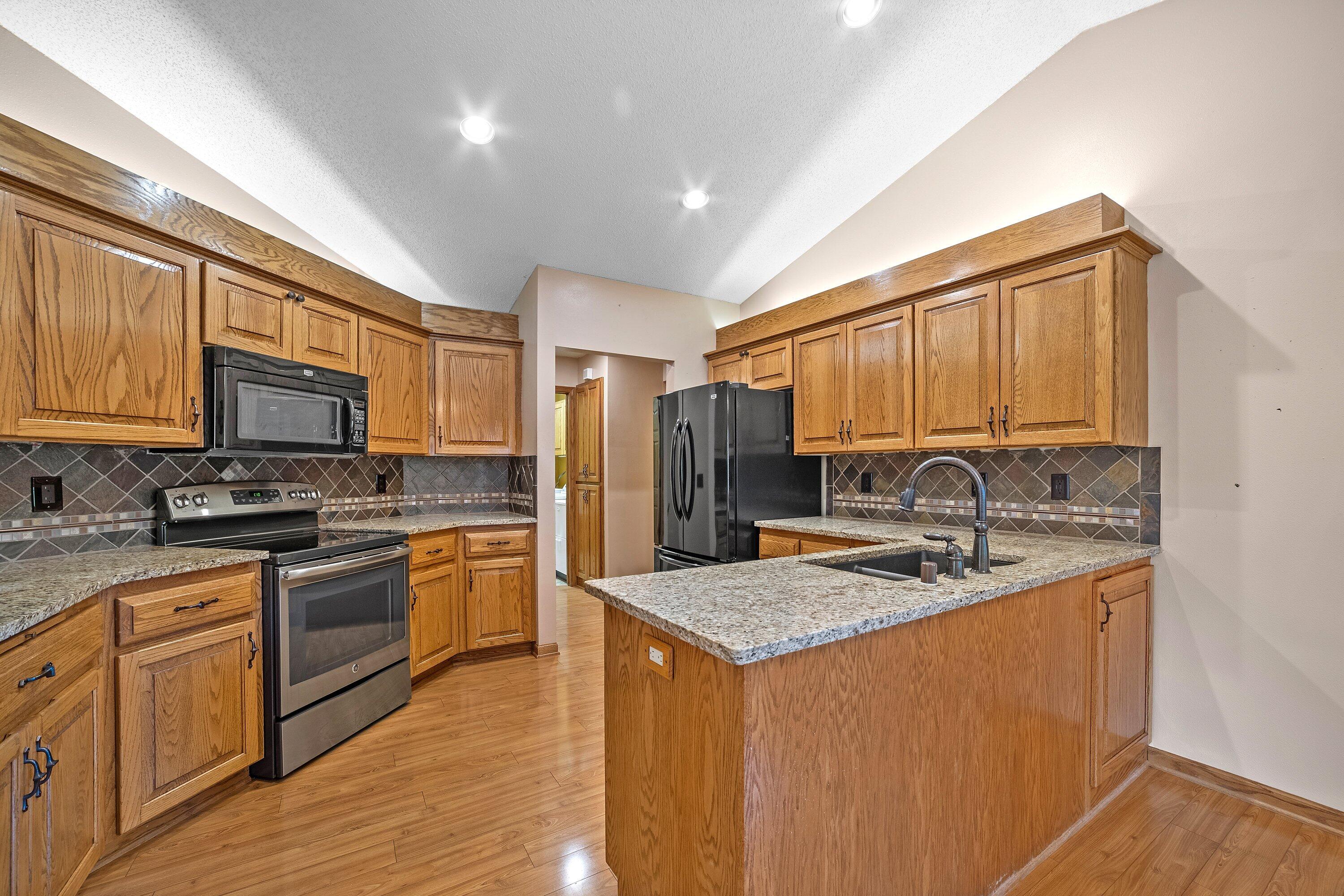 613 Bayview Road Mukwonago, WI 53149 - Photo 24 of 58 Kitchen